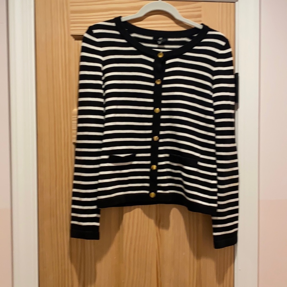 EUC H&M gold button cotton cardigan Chanel vibes for sure! SZ S